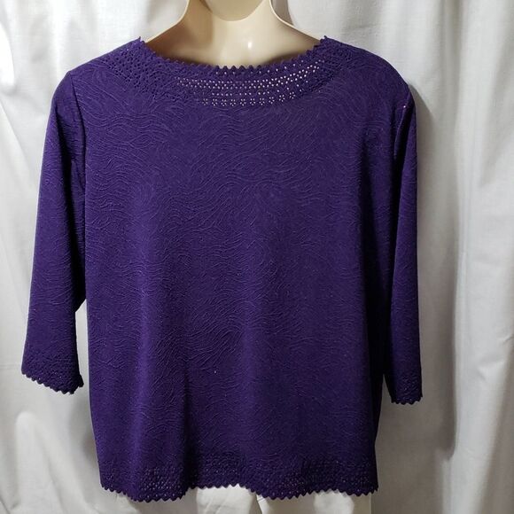 Cathy. Rounded Neckline with Cut-Work around the Neck, Cuffs  & Waist. Size 2X - Picture 5 of 13